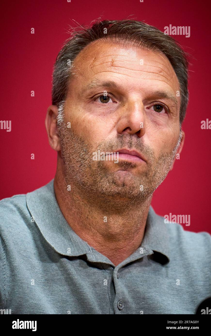 AMSTERDAM - 14. 06. 2023, der neue Cheftrainer Maurice Steijn und Leiter der Fußballangelegenheiten Sven Mislintat bei einer Präsentation in der Johan Cruijff Arena. Der 49-jährige Trainer hat seit drei Jahren unterschrieben. ANP PHIL NIJHUIS Credit: ANP/Alamy Live News Stockfoto