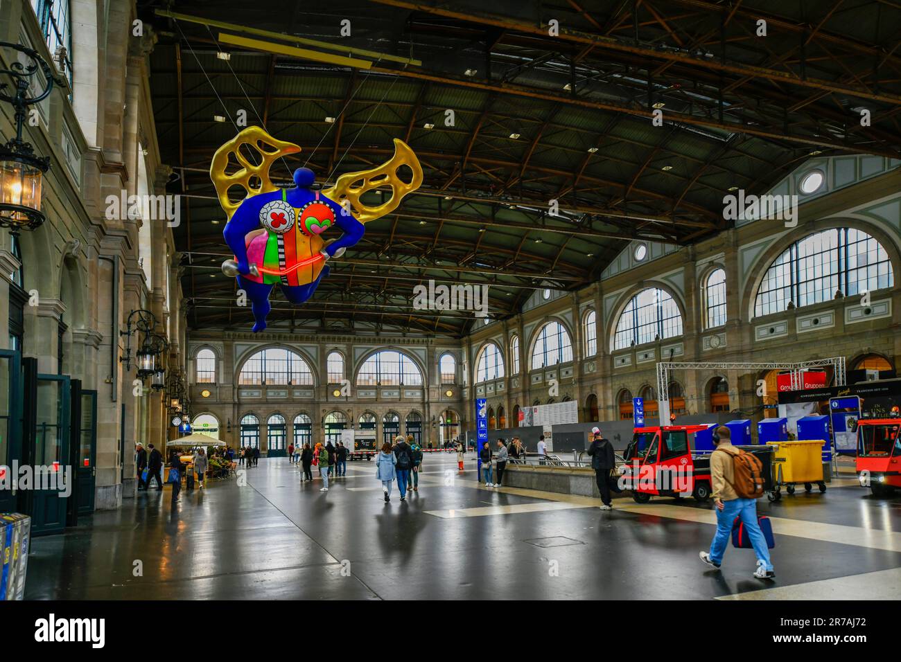Zürich - Mai 14,2023 : Zürich HB Bahnhof, Ein Knotenpunkt für den Schienenverkehr, der mit anderen Bahnlinien im ganzen Land und dem benachbarten c Stockfoto