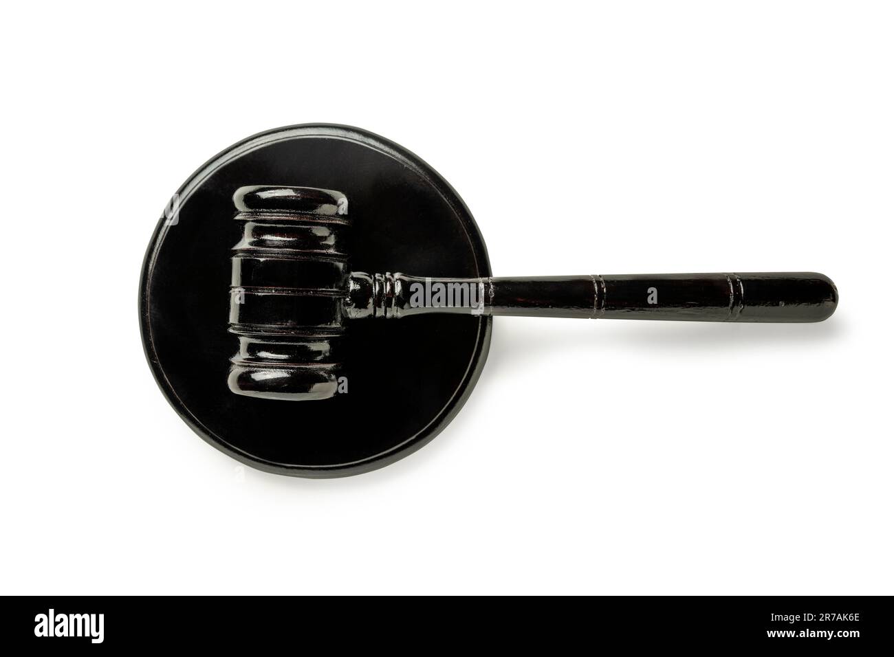 Beurteilen Sie Hammer und Soundboard auf weißem Hintergrund. Recht und Gerechtigkeit Stockfoto