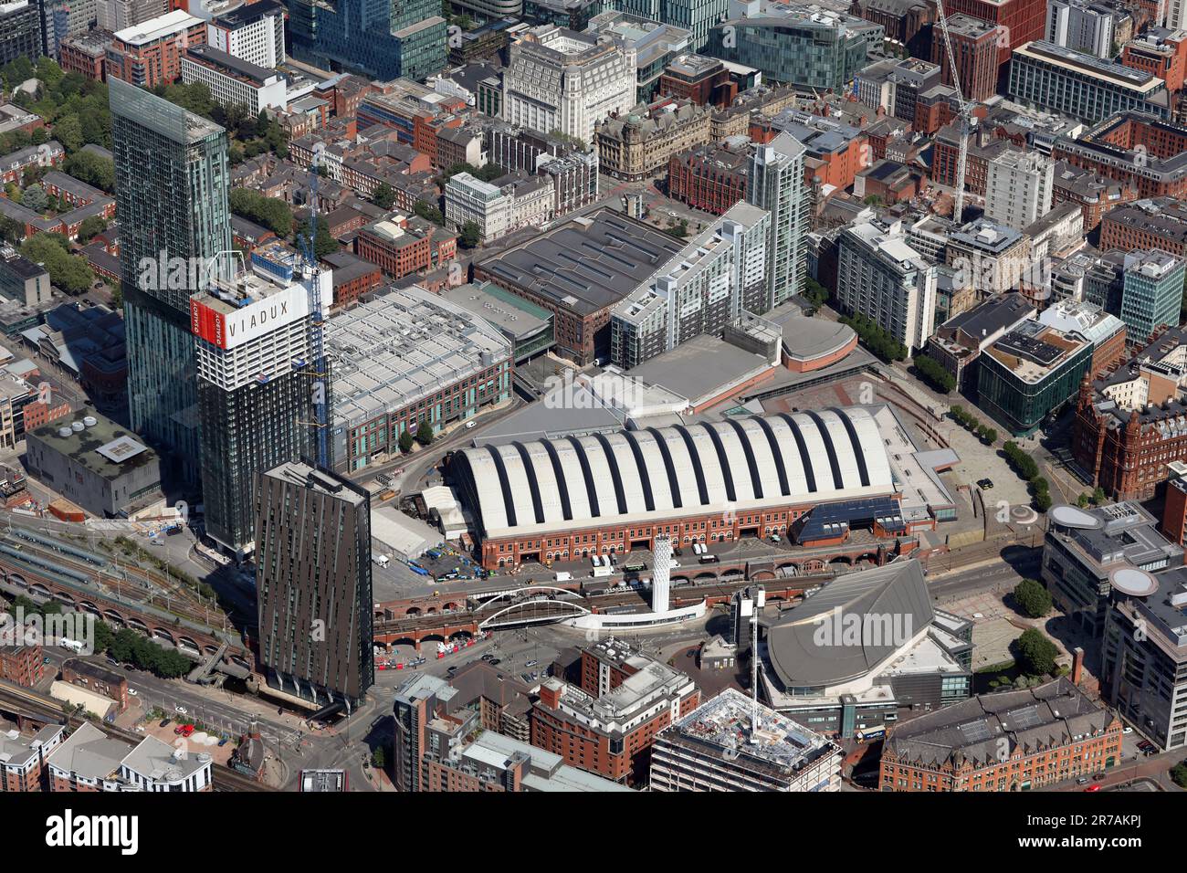 Luftaufnahme des Stadtzentrums von Manchester und insbesondere des Kongresszentrums Manchester Central Convention Complex, des Beetham Tower und der Bridgewater Hall Stockfoto