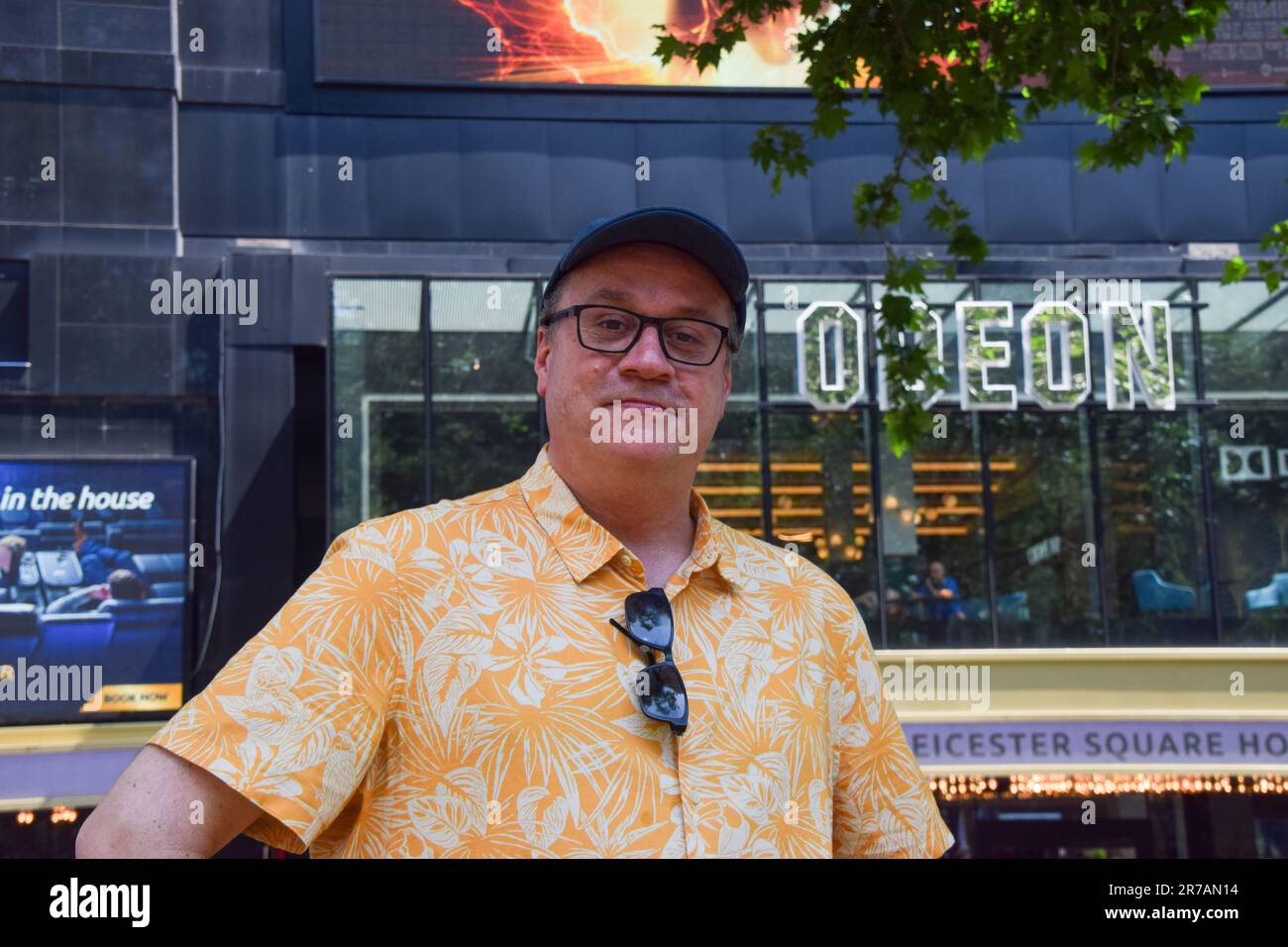 London, Großbritannien. 14. Juni 2023 Drehbuchautor Russell T Davies nimmt an der Rallye Teil, während sich die britischen Drehbuchautoren und Mitglieder der britischen Schriftstellergruppe (WGGB) auf dem Leicester Square in Solidarität mit den markanten Drehbuchautoren in den USA versammeln. Kredit: Vuk Valcic/Alamy Live News Stockfoto