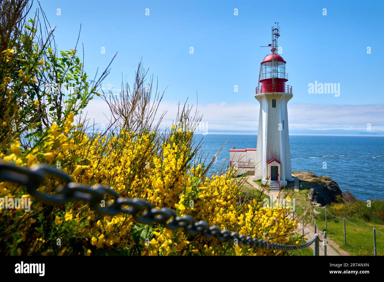 Sheringham Point Lighthouse Vancouver Island Seascape. Sheringham Point Leuchtturm auf Vancouver Island mit Blick auf die Straße von Juan de Fuca. Stockfoto
