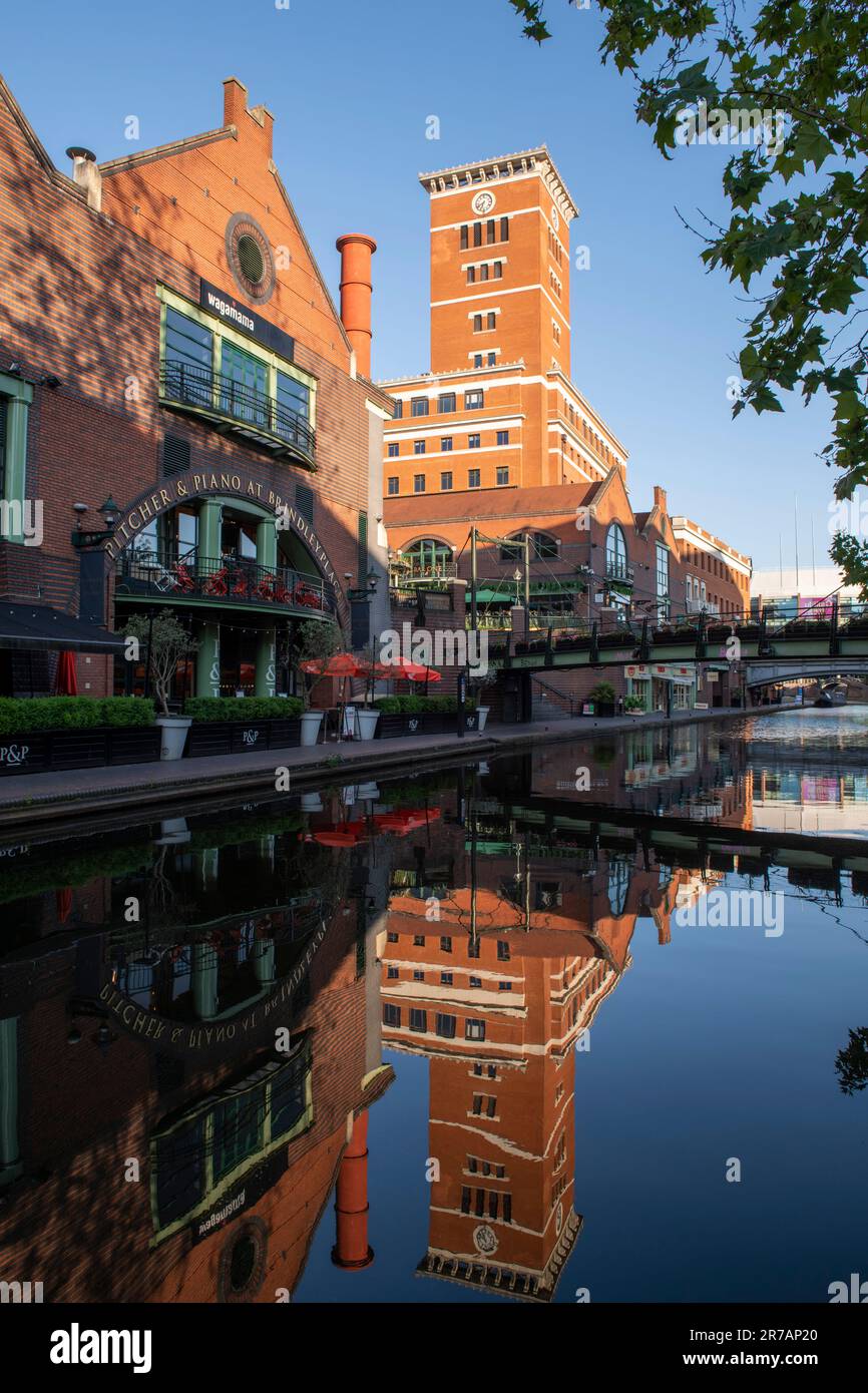 Sonnigen Sommertag an Brindley Place in Birmingham, West Midlands, England, Großbritannien Stockfoto