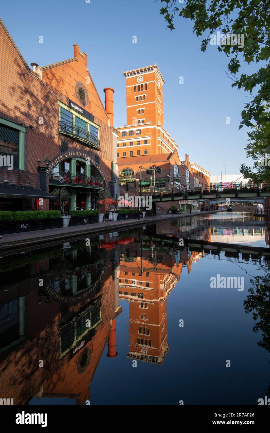 Sonnigen Sommertag an Brindley Place in Birmingham, West Midlands, England, Großbritannien Stockfoto