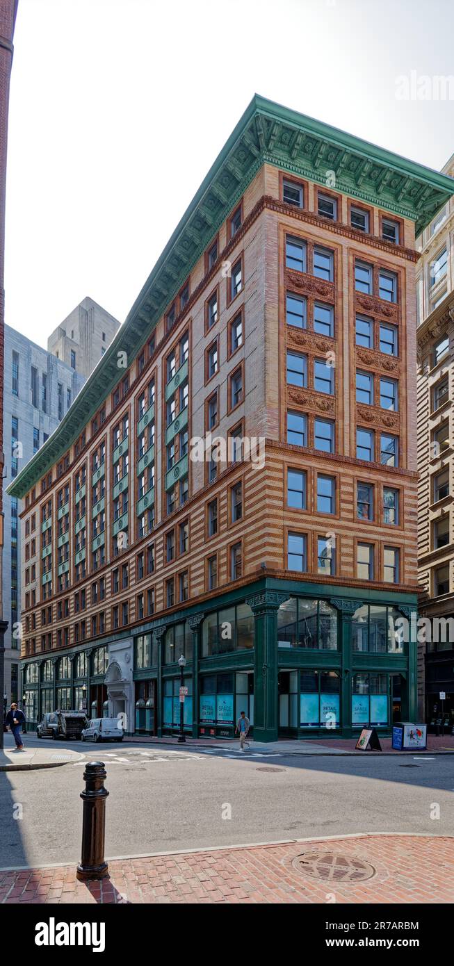 7 Water Street, auch bekannt als Winthrop Building, war Bostons erstes Stahlrahmengebäude. Sie ist mit Ziegeln und Terrakotta über einem zweistöckigen Sockel aus Gusseisen verkleidet. Stockfoto