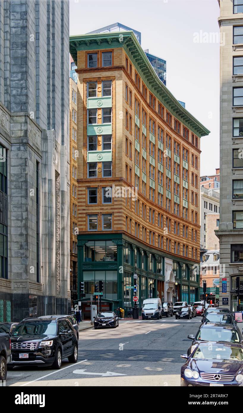 7 Water Street, auch bekannt als Winthrop Building, war Bostons erstes Stahlrahmengebäude. Sie ist mit Ziegeln und Terrakotta über einem zweistöckigen Sockel aus Gusseisen verkleidet. Stockfoto