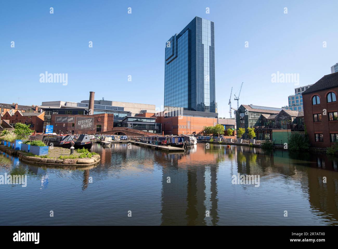 Sonnigen sommermorgen am Gas Street Basin, Birmingham West Midlands England Großbritannien Stockfoto