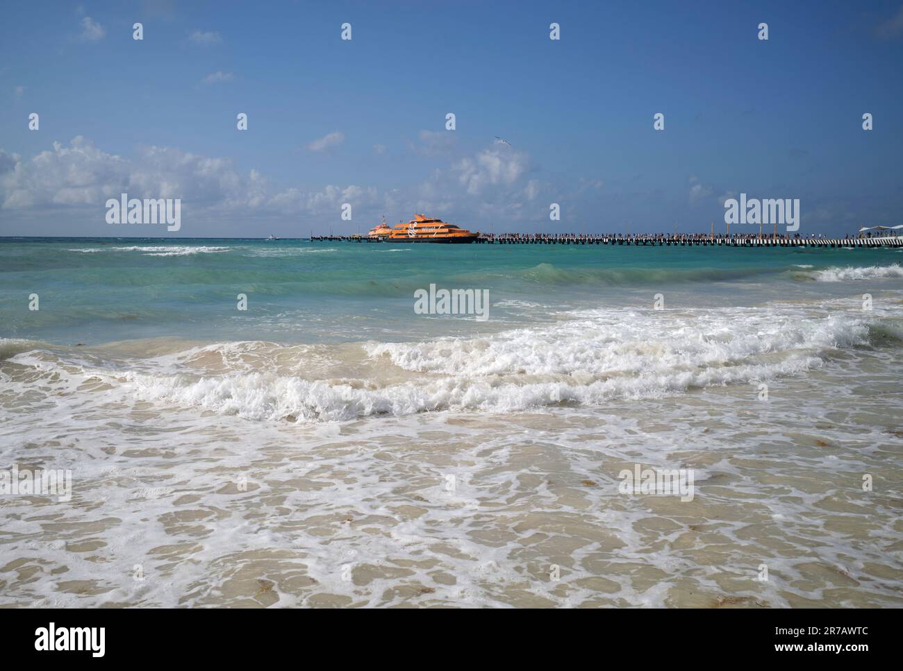 Blick auf den Winjet Ferry Departure Pier am Playa Del Carmen Yucatan Mexixo Stockfoto