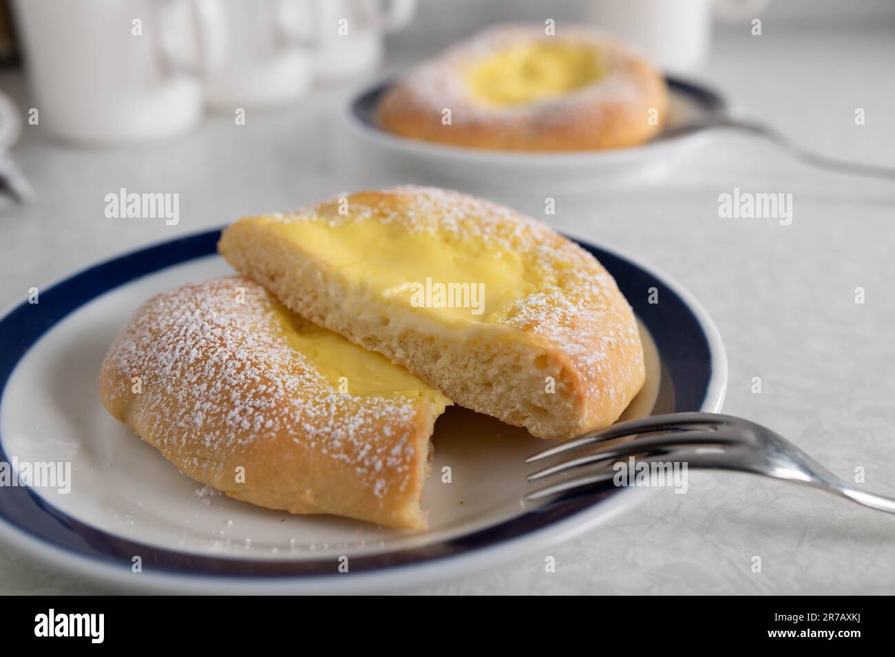 Cream Pudding Fotos Und Bildmaterial In Hoher Aufl sung Alamy cream-pudding-fotos-und-bildmaterial-in-hoher-aufl-sung-alamy