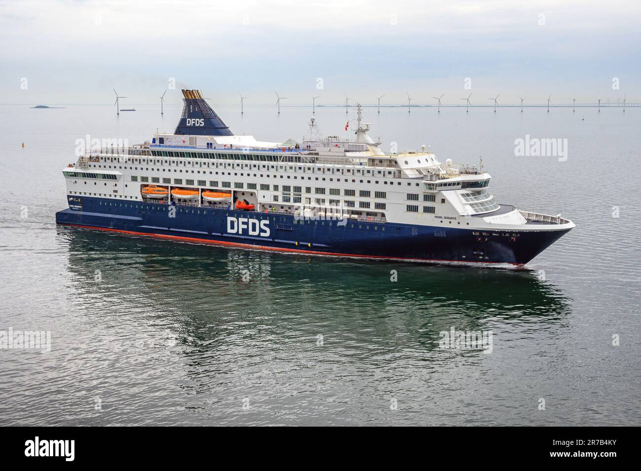 Pearl Seaways ist eine Kreuzfahrtfähre, die von der dänischen Schifffahrtsgesellschaft DFDS auf der Strecke Kopenhagen-Frederikshavn-Oslo betrieben wird. Stockfoto