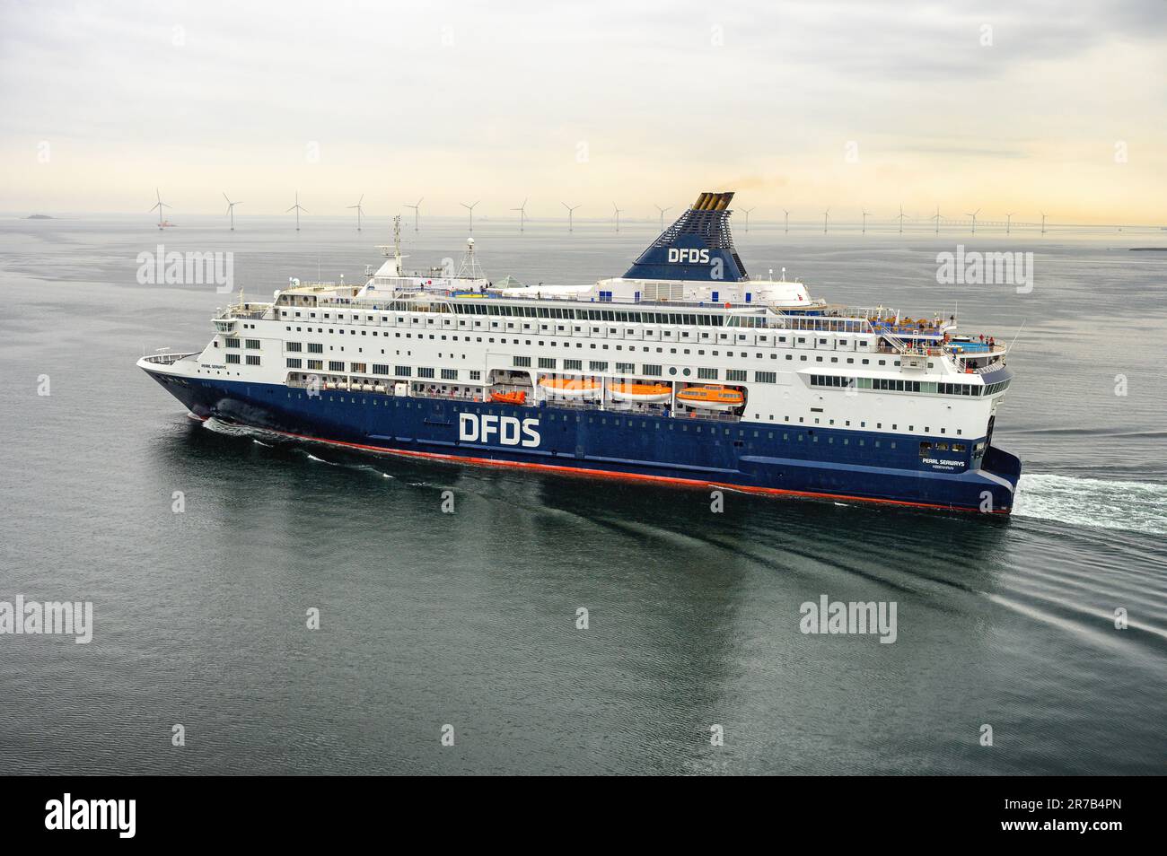 Pearl Seaways ist eine Kreuzfahrtfähre, die von der dänischen Schifffahrtsgesellschaft DFDS auf der Strecke Kopenhagen-Frederikshavn-Oslo betrieben wird. Stockfoto