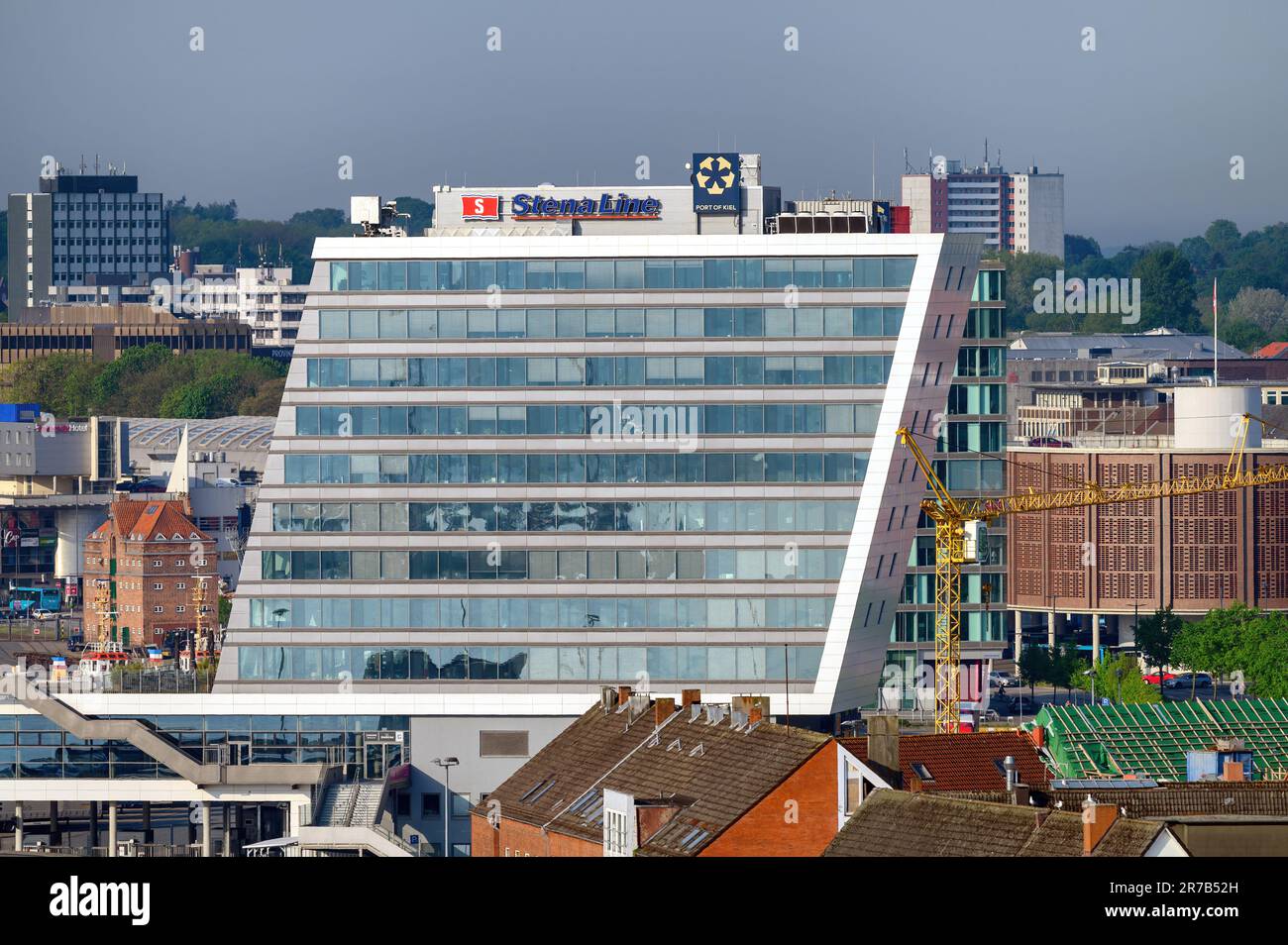 Das Stena Line HQ-Gebäude in Schwedenkai im Hafen von Kiel, Deutschland. Stockfoto