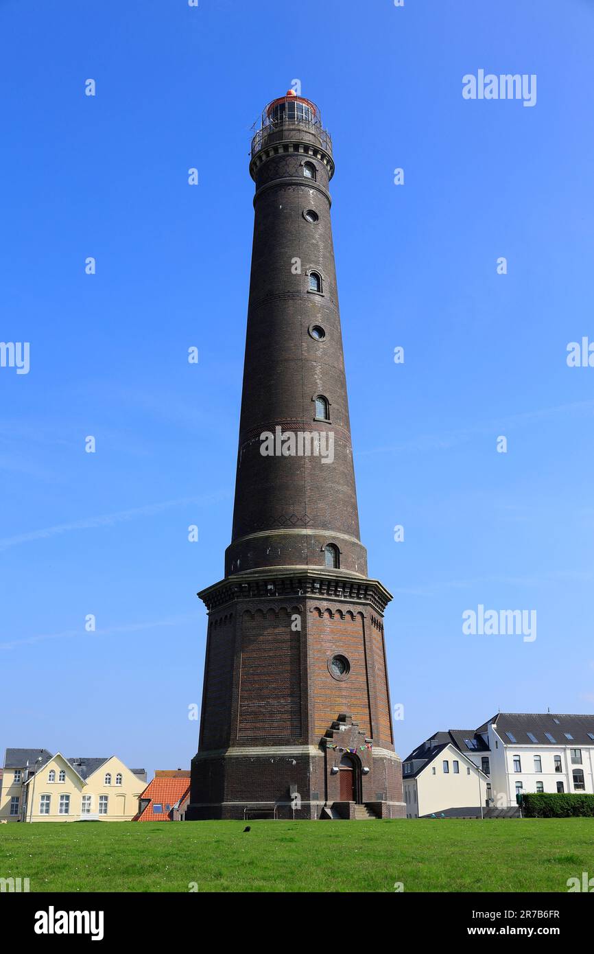 Leuchtturm auf der Insel Borkum vor einem blauen Himmel Stockfoto