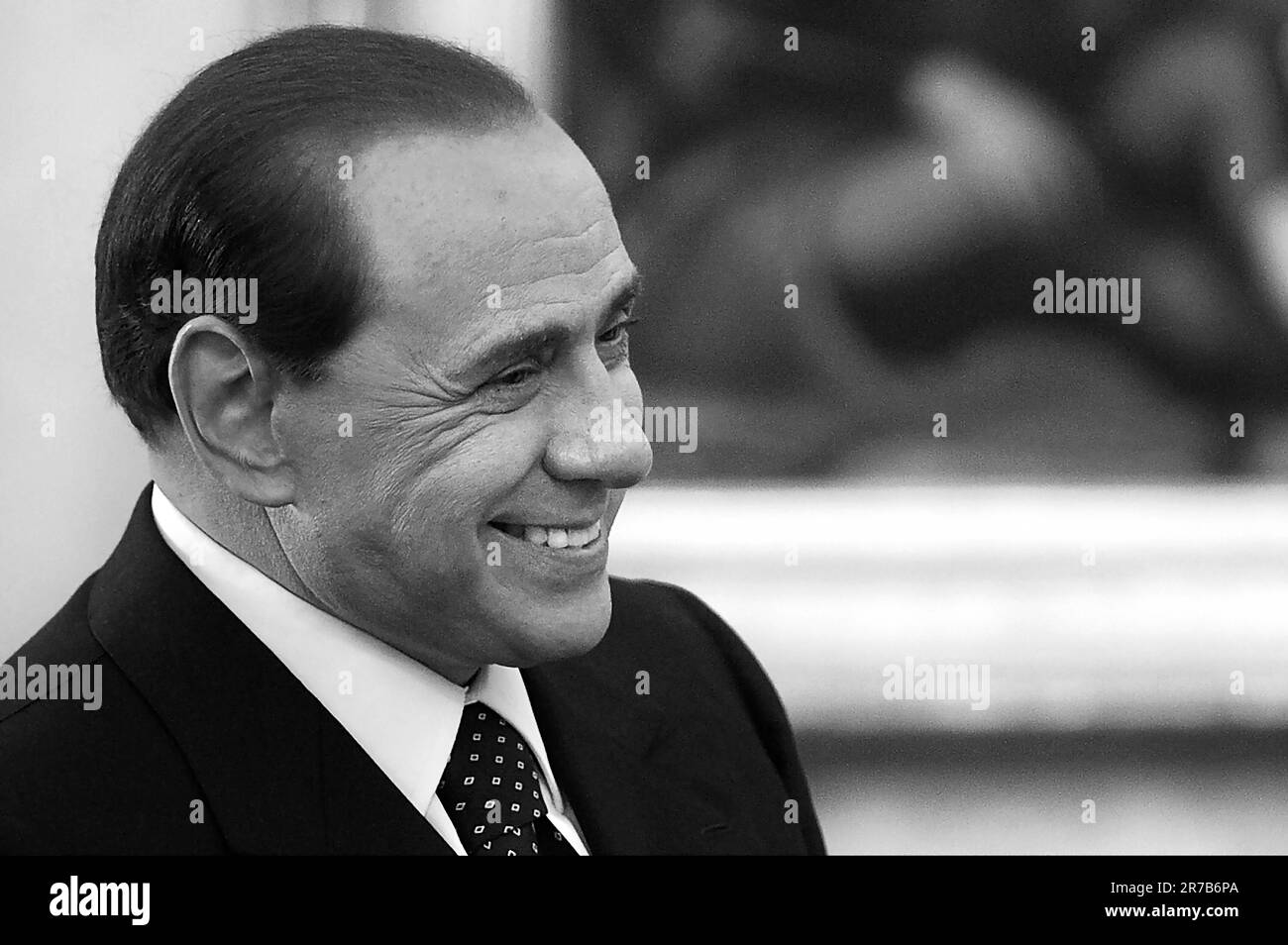 Rom, Italien. 14. Juni 2023. Der ehemalige italienische Ministerpräsident Silvio Berlusconi ist gestorben. Auf dem Foto: Silvio Berlusconis Treffen mit Papst Benedict XVI/dpa/Alamy Live News Stockfoto