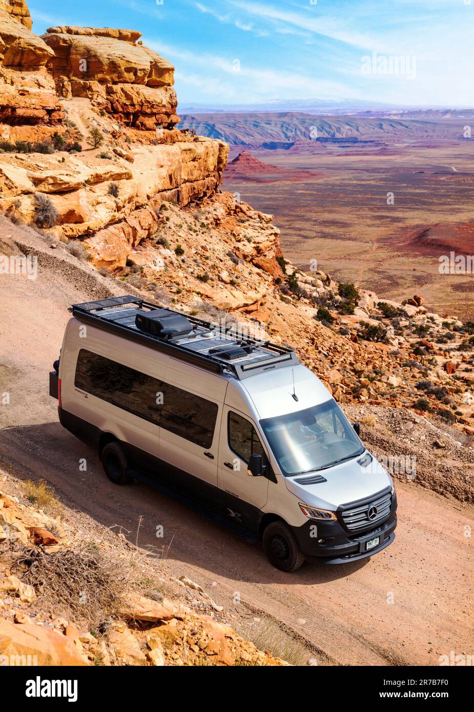 Airstream Interstate 24X 4WD Campervan; Moki Dugway; UT 261; Bears Ears National Monument; Utah; USA Stockfoto