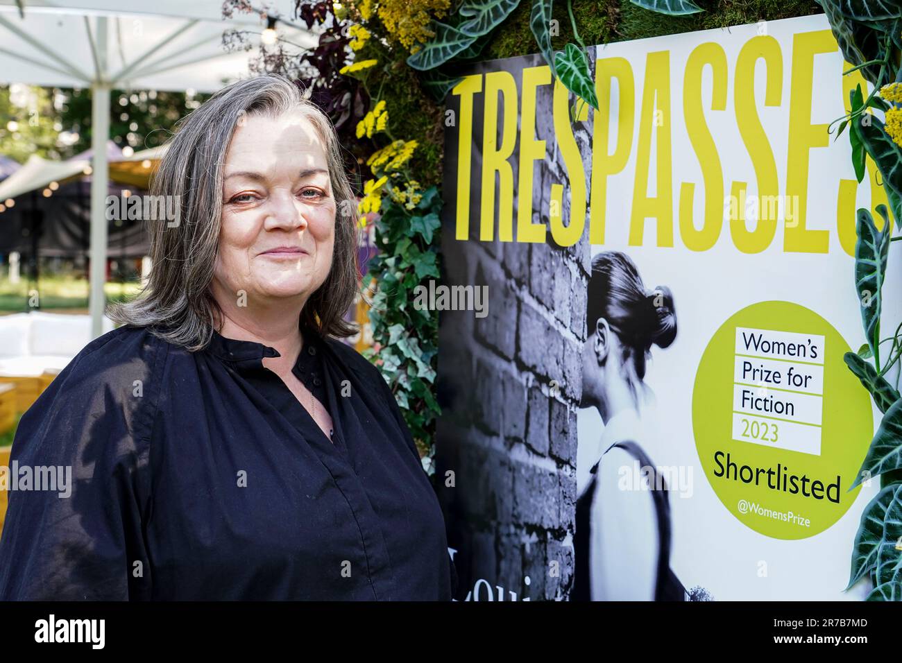 Autorin Louise Kennedy NIMMT an der Zeremonie der Gewinner des Frauenpreises für Fiktion 2023 in Bedford Square Gardens, London, Teil. Bilddatum: Mittwoch, 14. Juni 2023. Der Preis, der jetzt 28. Jahre alt ist, ist offen für originelle Fiktionswerke, die von Frauen auf der ganzen Welt in englischer Sprache geschrieben wurden. Der Gewinner erhält £30.000 und die „Bessie“, eine Bronzefigur in limitierter Auflage des Künstlers Grizel Niven. Die diesjährige Auswahlliste ist Jacqueline Crooks - Fire Rush; Louise Kennedy - Trespasses; Barbara Kingsolver - Dämon Copperhead; Priscilla Morris - Black Butterflies; Maggie O Stockfoto