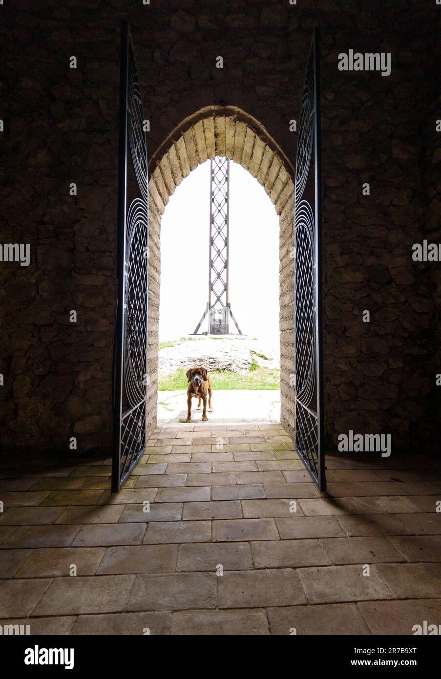 Patrica (Italien) Ein Blick auf den Pfad Sentiero di Dante Alighieri