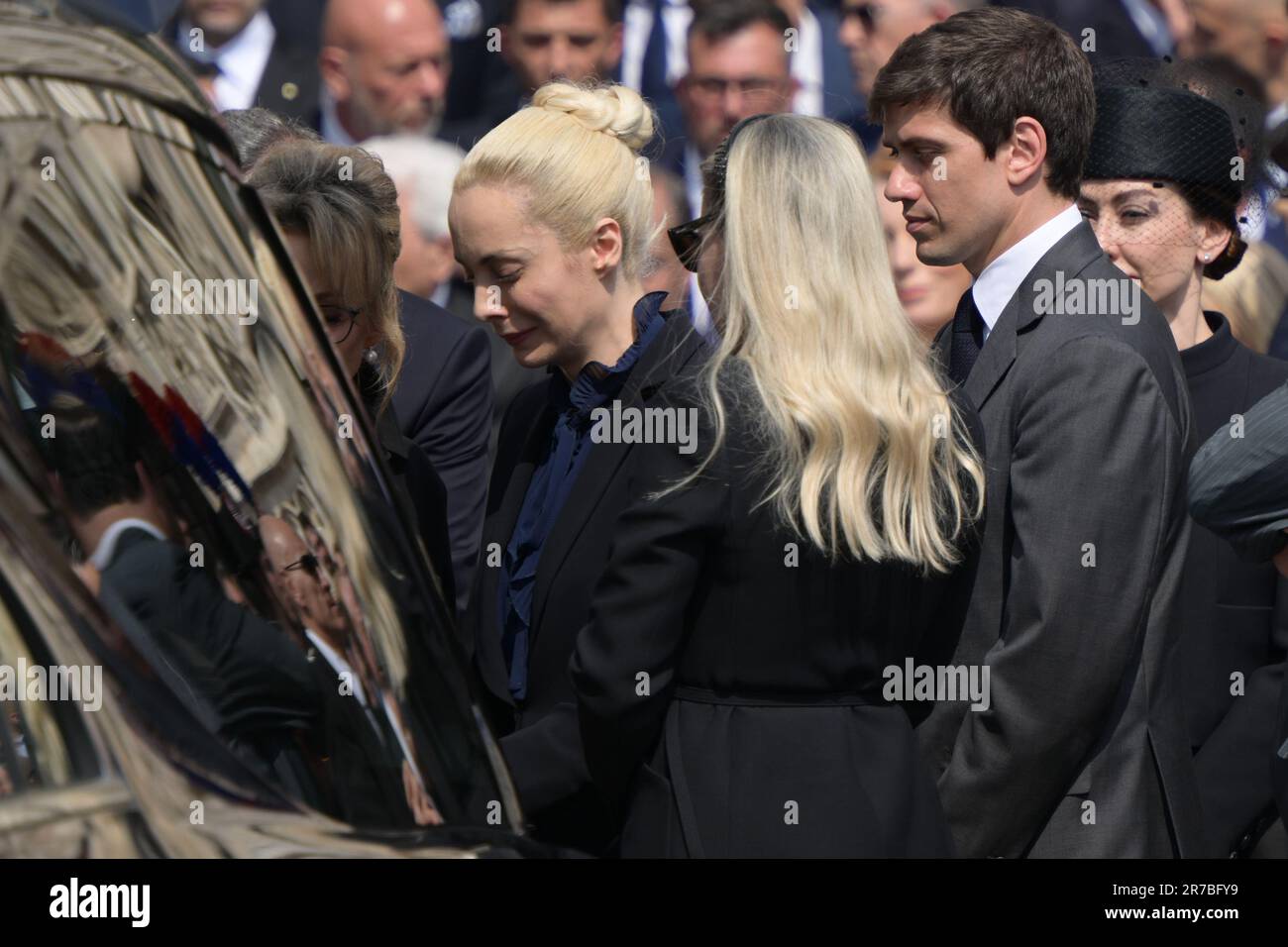 Mailand, Italien. 14. Juni 2023, die Familie Berlusconi, Marina, Pier Silvio, Barbara, Eleonora, Luigi, während der staatlichen Beerdigung des ehemaligen italienischen Premierministers Silvio Berlusconi am Duomo am 14. Juni 2023 in Mailand, Italien. Kredit: Tiziano Ballabio Stockfoto