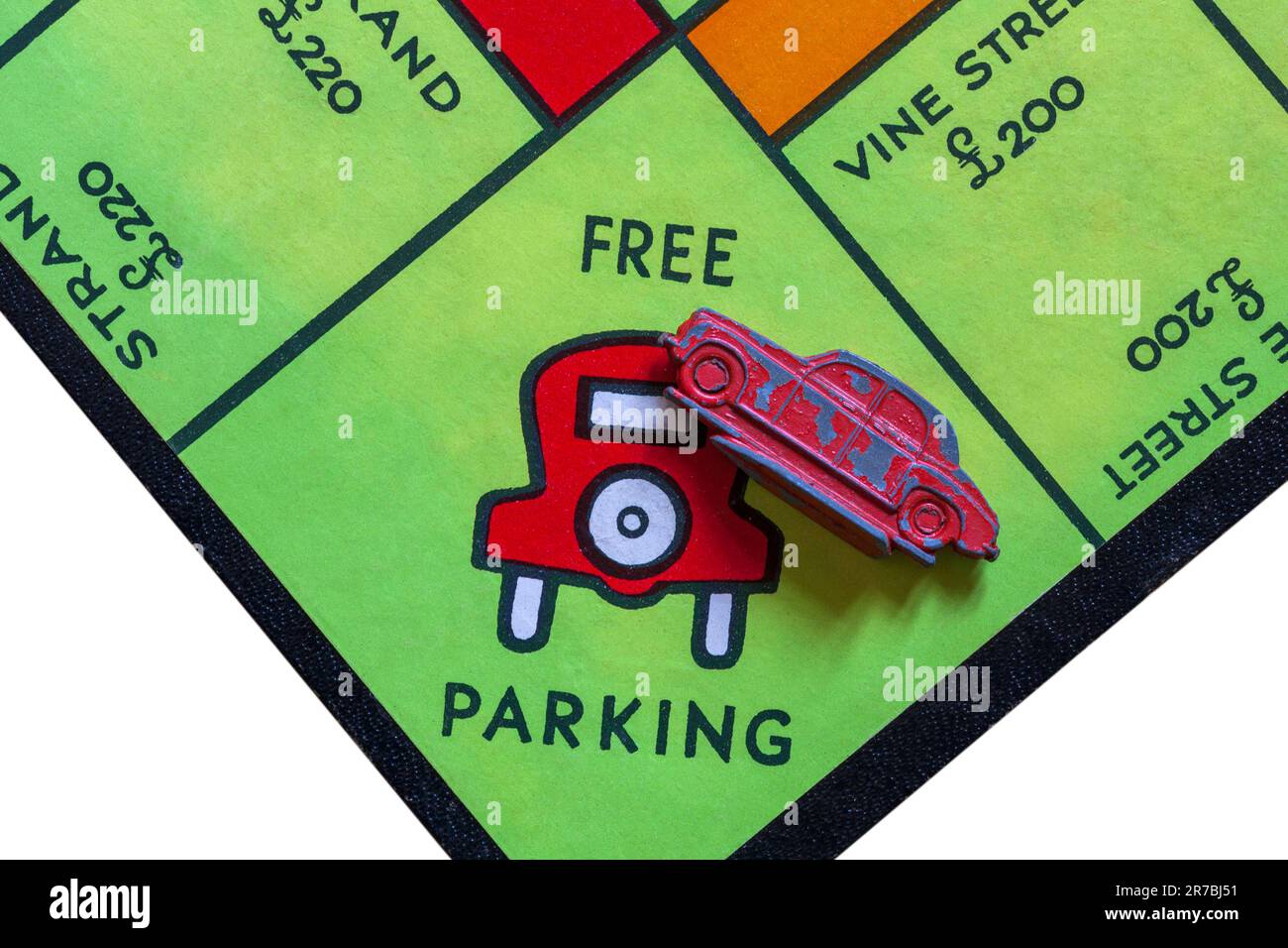 Kostenloser Parkplatz mit rotem Autotoken am Vintage Monopoly Property Trading Board Game Mark 711981 Stockfoto