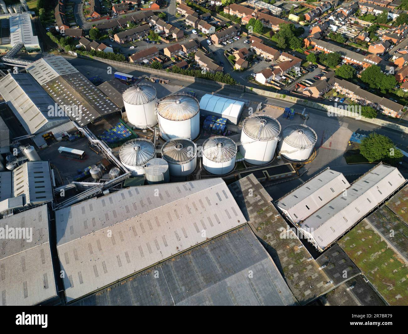 Luftaufnahme des HP Bulmer ( Bulmers )-Apfelweinwerks in Hereford Herefordshire, UK, im Besitz von Heineken Foto Juni 2023 Stockfoto