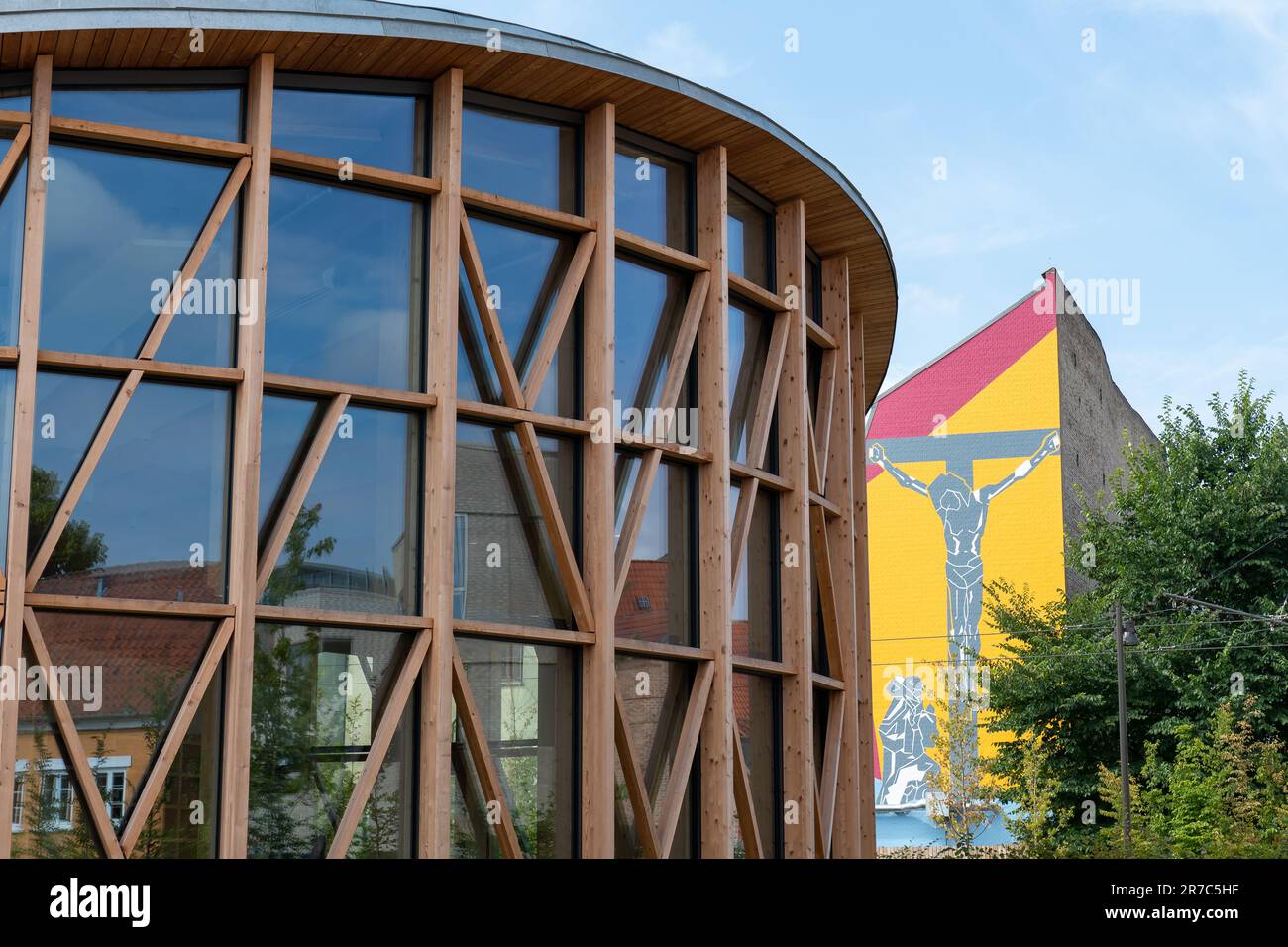Blick auf das Andersen Museum mit Wandgemälde dahinter Stockfoto