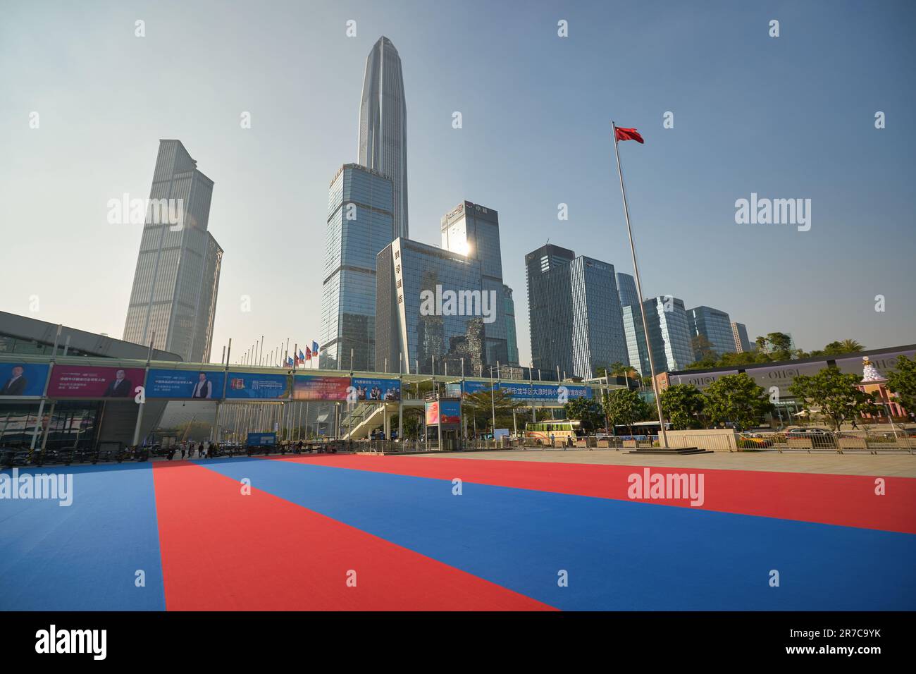 SHENZHEN, CHINA - 27. NOVEMBER 2019: Shenzhen Stadtlandschaft am Tag. Stockfoto