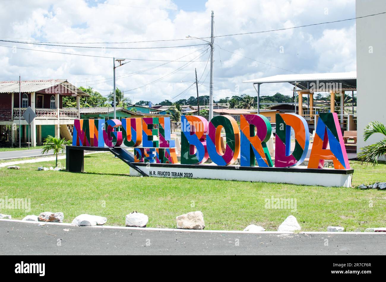 Ein Schild heißt die Menschen in Miguel de La Borda in der Costa Abajo der Provinz Colon auf der karibischen Seite von Panama willkommen Stockfoto