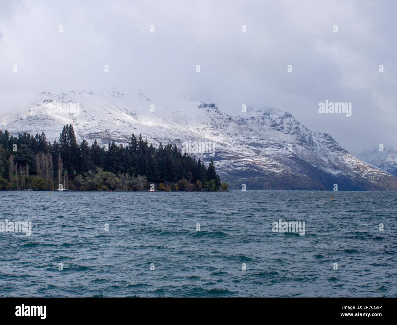 Schneebedeckte Berge Und Lake Wakatipu Queenstown Stockfoto