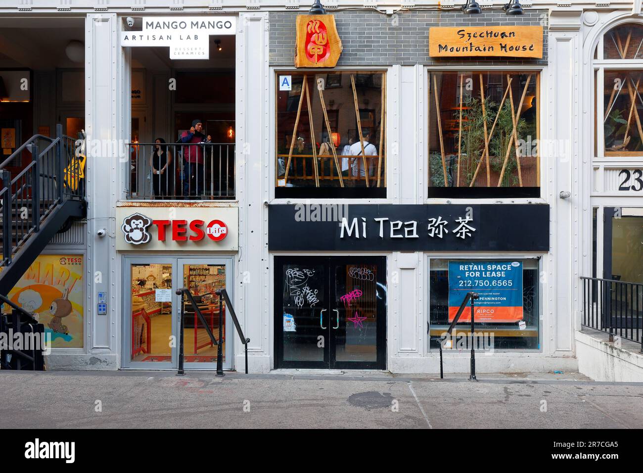 Mango Mango, Szechuan Mountain House, Teso, 23 St Marks Pl., New York, NYC Fotos von asiatischen Unternehmen in Manhattans East Village. Stockfoto