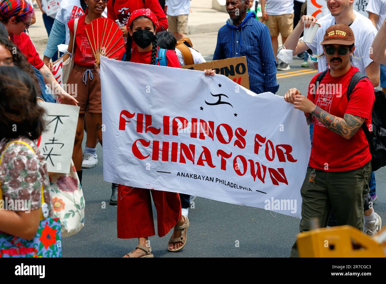 10. Juni 2023, Philadelphia. Keine Arena in Chinatown protestmarsch. Anakbayan Philadelphia, Verbündete der Solidarität (siehe Add'l Info). Stockfoto