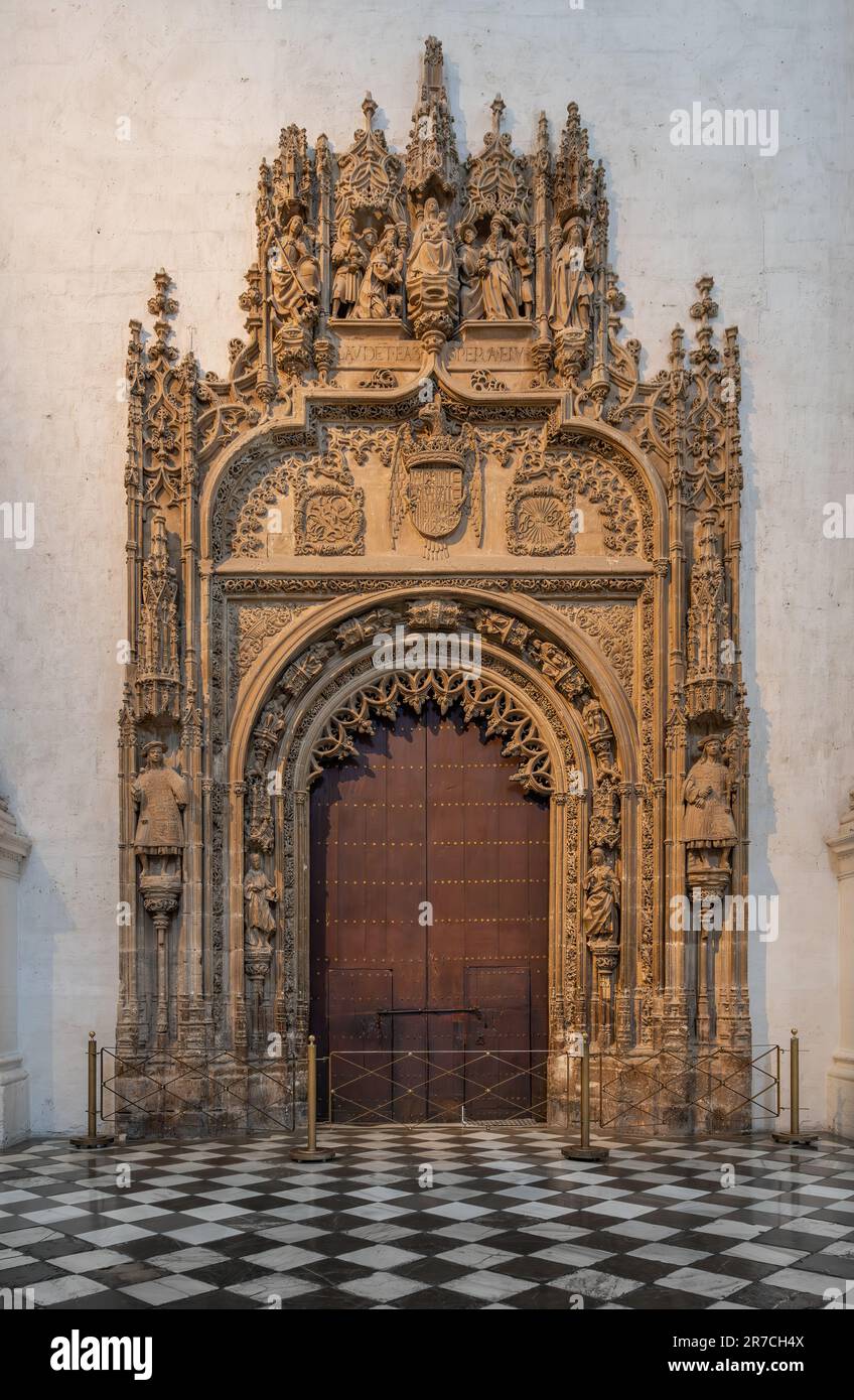 Tür zur königlichen Kapelle von Granada (Capilla Real) in der Kathedrale von Granada - Granada, Andalusien, Spanien Stockfoto