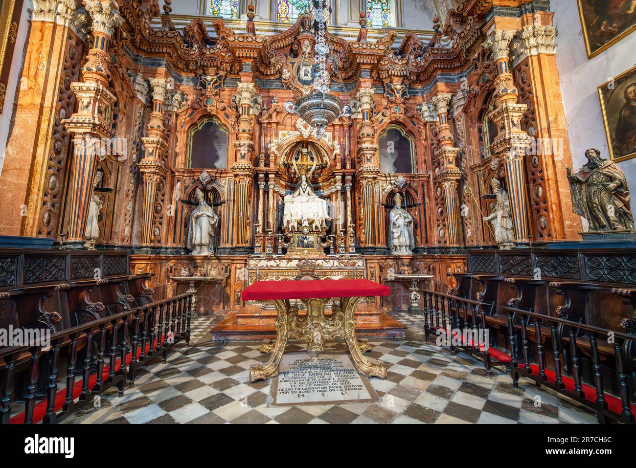 Kapelle „Our Lady of Sorrows“ (Capilla Virgen de las Angustias) im Inneren der Kathedrale von Granada - Granada, Andalusien, Spanien Stockfoto