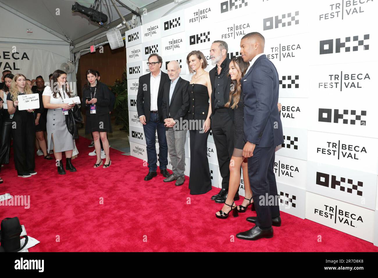 In New York City. 13. Juni 2023. New York, USA, 13. Juni 2023 - Dan McDermott, Zelijko Ivanek, Lauren Cohan, Jeffrey Dean Morgan, Mahina Napoleon und Gaius Charles besuchen The Walking Dead: Dead City Premiere während des Tribeca Festivals 2023 auf der BMCC Tribeca PAC am 13. Juni 2023 in New York City.Guthaben: Giada Papini Rampelotto/EuropaNewswire/dpa/Alamy Live News Stockfoto