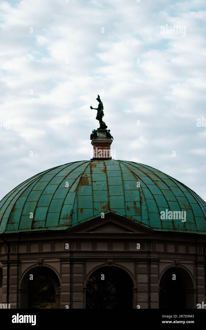 Eine bayerische Bronzestatue im Hofgarten in München Stockfoto