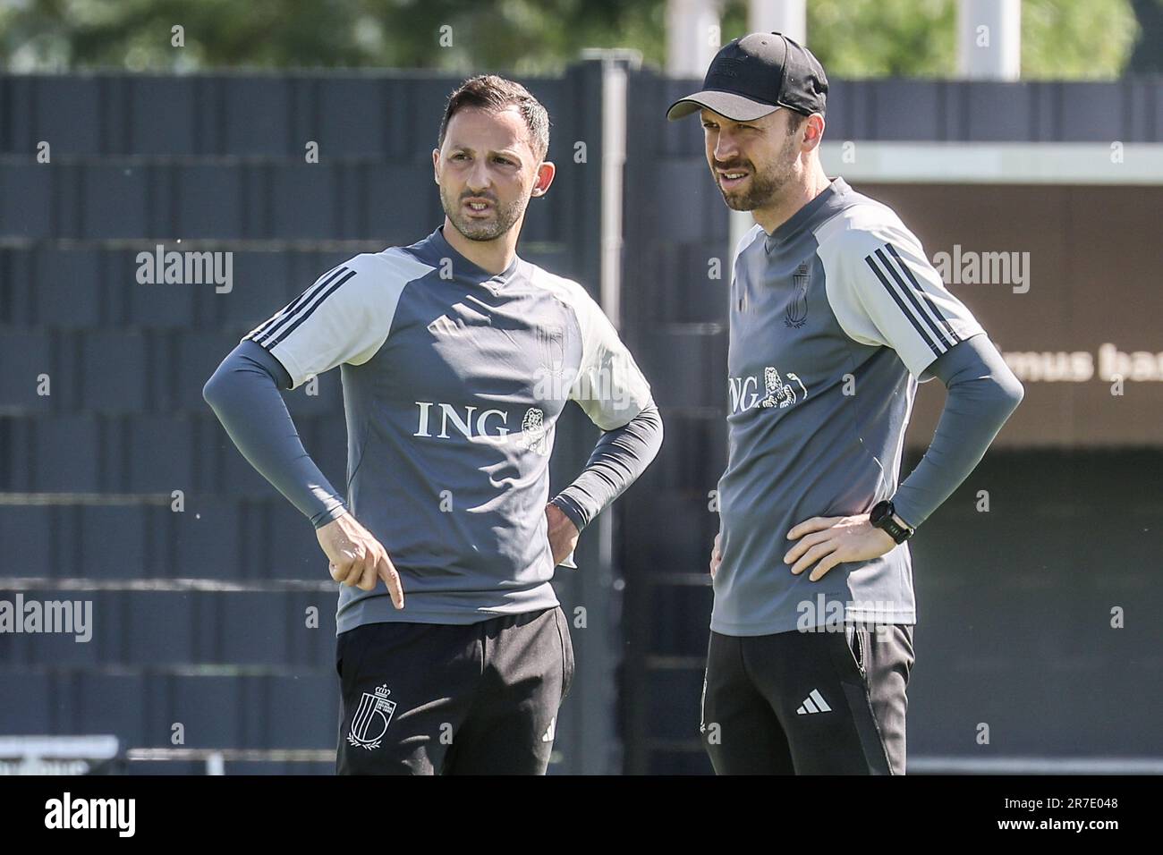 Tubize, Belgien. 15. Juni 2023. Der belgische Cheftrainer Domenico Tedesco und der stellvertretende Trainer Andreas Hinkel bildeten das Bild während einer Trainingssitzung der belgischen Fußballnationalmannschaft Red Devils am Donnerstag, den 15. Juni 2023, im RBFA-Hauptsitz der Royal Belgischen Fußballvereinigung in Tubize, um die Spiele gegen Österreich und Estland im Laufe dieses Monats vorzubereiten. BELGA FOTO BRUNO FAHY Kredit: Belga News Agency/Alamy Live News Stockfoto