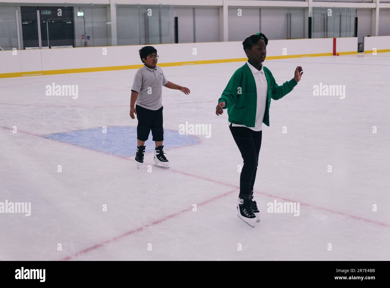 14. Juni 2023. Das Lee Valley Ice Skating Centre wird von Robin Cousins auf einer Veranstaltung eröffnet, an der lokale Teams und Schulen teilnehmen. Stockfoto