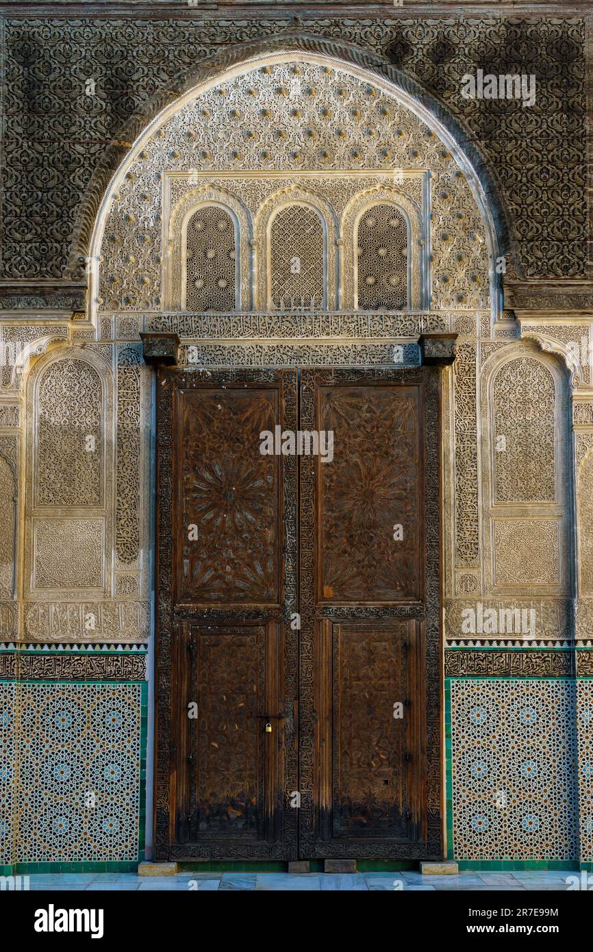 Marokko. Fez. Medersa Bou 'Inania, erbaut zwischen 1350 und 1355 für Sultan Abou 'Inan Faris unter der Merinid-Dynastie. Stockfoto