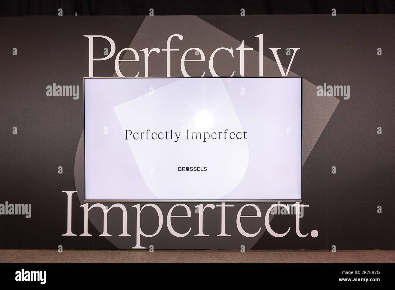 Brüssel, Belgien. 15. Juni 2023. Das Bild zeigt den neuen Slogan von Brüssel, der auf einer Presseveranstaltung zum Start der internationalen Marke BRÜSSEL auf dem Brüsseler Stadtgipfel am Donnerstag, den 15. Juni 2023, in Brüssel gezeigt wurde. BELGA FOTO JAMES ARTHUR GEKIERE Kredit: Belga News Agency/Alamy Live News Stockfoto