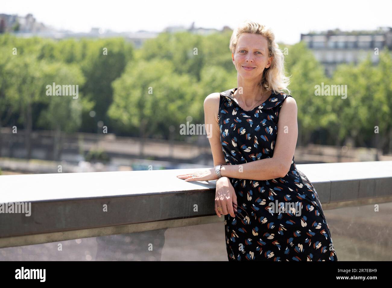 Paris, Frankreich. 13. Juni 2023. Die Schriftstellerin, Historikerin Amelie de Bourbon-Parme ist die Tochter von Laure Le Bourgeois, und Prinz Michel de Bourbon-Parme hat gerade ihr Buch aus dem Jahr 3. in der Gallimard-Ausgabe, Les trafiquants d'éternité L'AMBITION, Paris, geschrieben, am 13. Juni 2023, Frankreich. Foto: David Niviere/ABACAPRESS.COM Kredit: Abaca Press/Alamy Live News Stockfoto