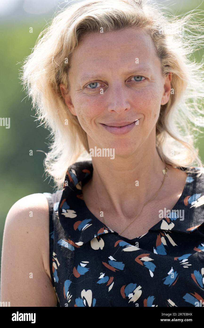 Paris, Frankreich. 13. Juni 2023. Die Schriftstellerin, Historikerin Amelie de Bourbon-Parme ist die Tochter von Laure Le Bourgeois, und Prinz Michel de Bourbon-Parme hat gerade ihr Buch aus dem Jahr 3. in der Gallimard-Ausgabe, Les trafiquants d'éternité L'AMBITION, Paris, geschrieben, am 13. Juni 2023, Frankreich. Foto: David Niviere/ABACAPRESS.COM Kredit: Abaca Press/Alamy Live News Stockfoto