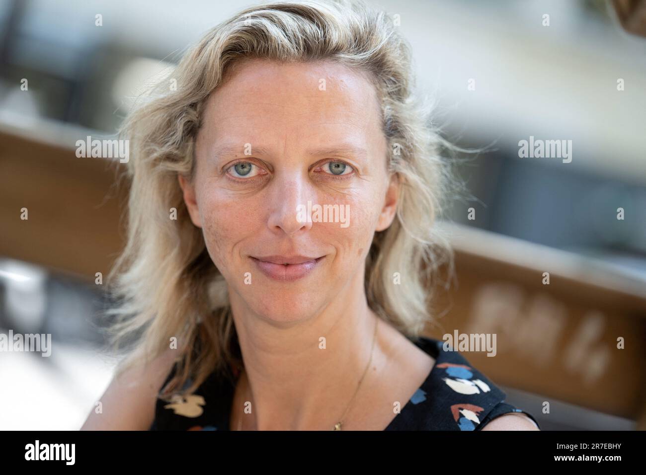 Paris, Frankreich. 13. Juni 2023. Die Schriftstellerin, Historikerin Amelie de Bourbon-Parme ist die Tochter von Laure Le Bourgeois, und Prinz Michel de Bourbon-Parme hat gerade ihr Buch aus dem Jahr 3. in der Gallimard-Ausgabe, Les trafiquants d'éternité L'AMBITION, Paris, geschrieben, am 13. Juni 2023, Frankreich. Foto: David Niviere/ABACAPRESS.COM Kredit: Abaca Press/Alamy Live News Stockfoto