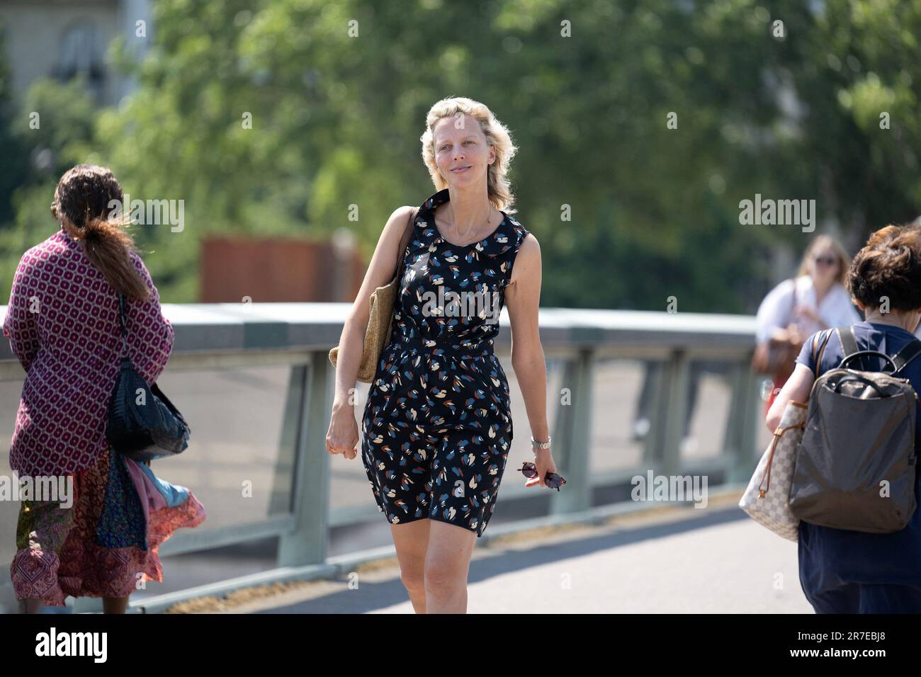 Paris, Frankreich. 13. Juni 2023. Die Schriftstellerin, Historikerin Amelie de Bourbon-Parme ist die Tochter von Laure Le Bourgeois, und Prinz Michel de Bourbon-Parme hat gerade ihr Buch aus dem Jahr 3. in der Gallimard-Ausgabe, Les trafiquants d'éternité L'AMBITION, Paris, geschrieben, am 13. Juni 2023, Frankreich. Foto: David Niviere/ABACAPRESS.COM Kredit: Abaca Press/Alamy Live News Stockfoto