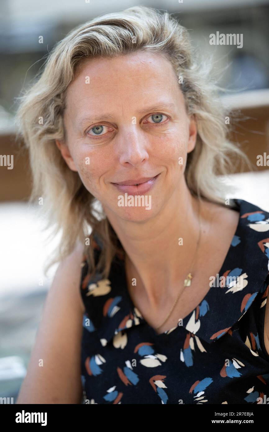 Paris, Frankreich. 13. Juni 2023. Die Schriftstellerin, Historikerin Amelie de Bourbon-Parme ist die Tochter von Laure Le Bourgeois, und Prinz Michel de Bourbon-Parme hat gerade ihr Buch aus dem Jahr 3. in der Gallimard-Ausgabe, Les trafiquants d'éternité L'AMBITION, Paris, geschrieben, am 13. Juni 2023, Frankreich. Foto: David Niviere/ABACAPRESS.COM Kredit: Abaca Press/Alamy Live News Stockfoto