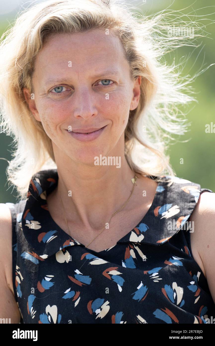 Paris, Frankreich. 13. Juni 2023. Die Schriftstellerin, Historikerin Amelie de Bourbon-Parme ist die Tochter von Laure Le Bourgeois, und Prinz Michel de Bourbon-Parme hat gerade ihr Buch aus dem Jahr 3. in der Gallimard-Ausgabe, Les trafiquants d'éternité L'AMBITION, Paris, geschrieben, am 13. Juni 2023, Frankreich. Foto: David Niviere/ABACAPRESS.COM Kredit: Abaca Press/Alamy Live News Stockfoto