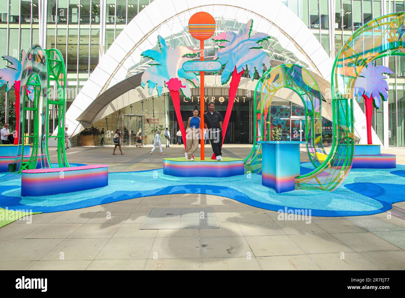 DIE REDAKTION NUTZT NUR das Designstudio Space Objekt aus Singapur und startet im Rahmen des Sommerprogramms von Brookfield Properties die neueste Kunstinstallation „OA-515“ in Citypoint in London. Foto: Donnerstag, 15. Juni 2023. Stockfoto