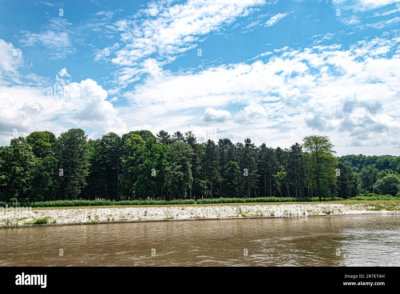 An der Küste des Broxa-Flusses Stockfoto