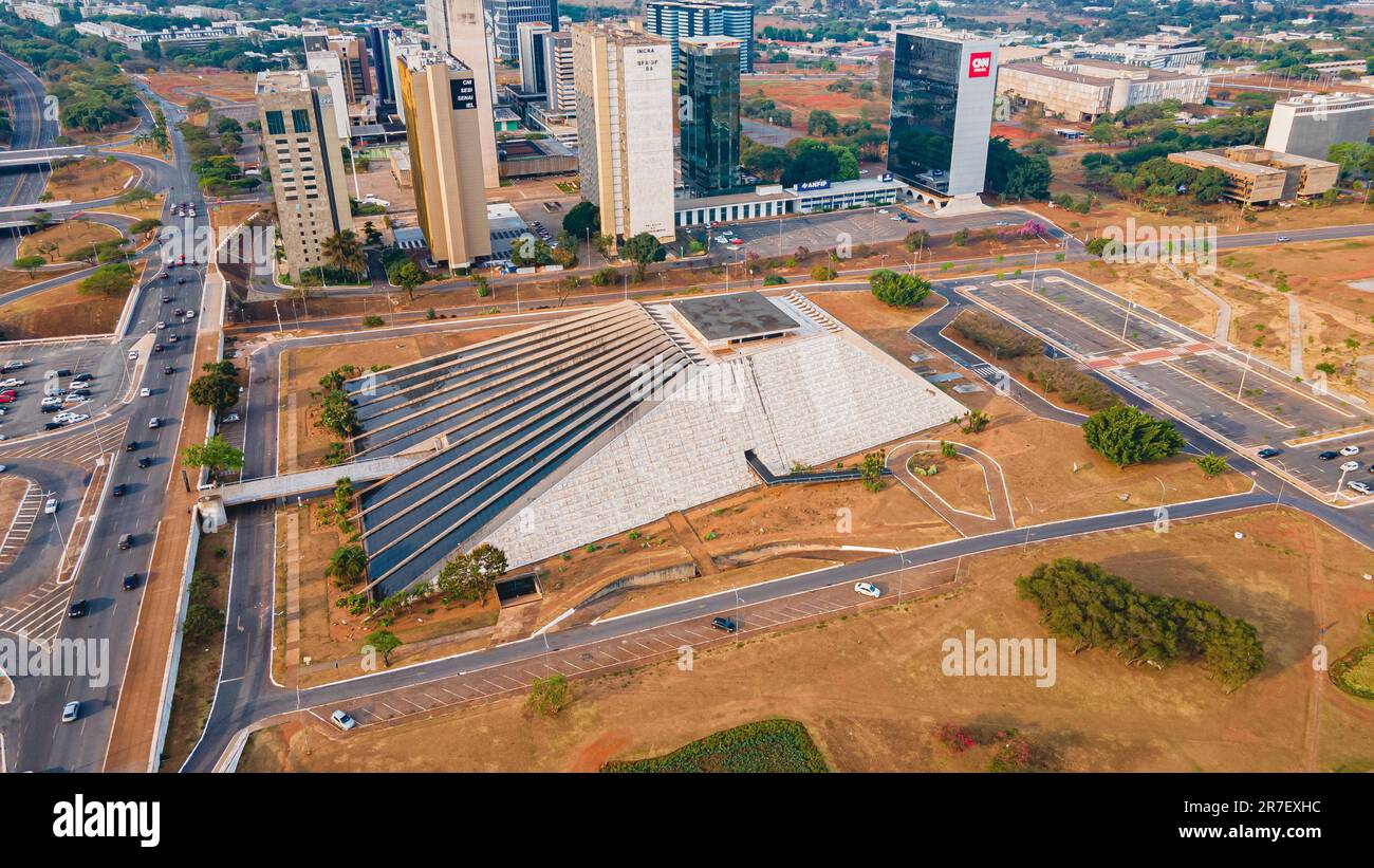 Das Nationaltheater Cláudio Santoro (Teatro Nacional Cláudio Santoro) ist ein Gebäude mit mehreren Theatern in Brasília, Brasilien. Stockfoto