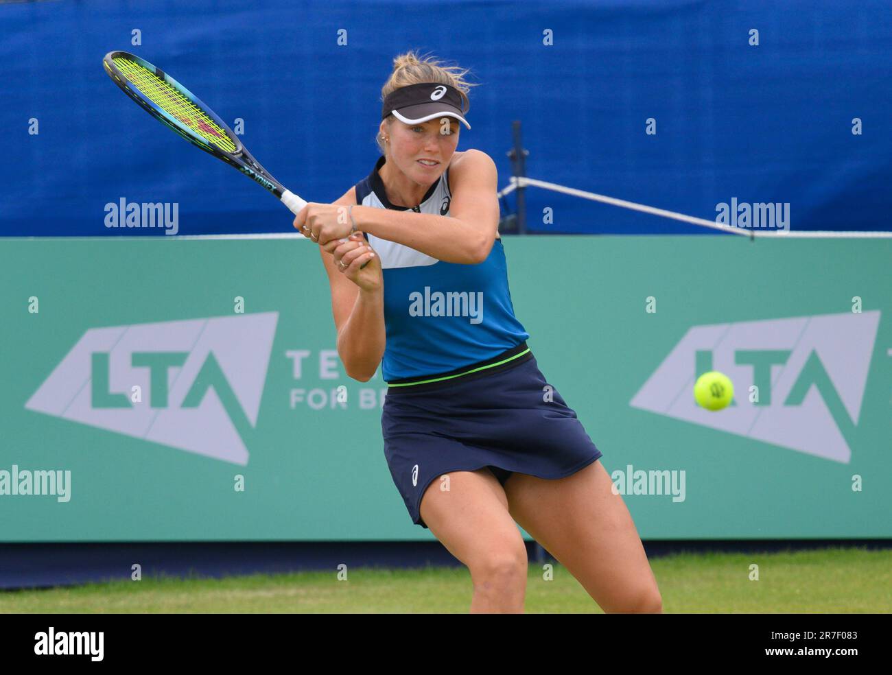 Olivia Gadecki (AUS) spielt in der ersten Runde bei der Surbiton Trophy, London, 6. Juni 2023. Stockfoto