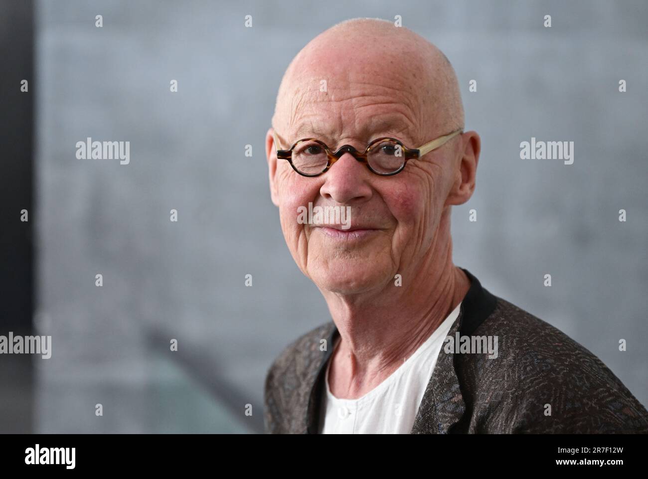 Stuttgart, Deutschland. 15. Juni 2023. Wolfgang Laib, einer der größten Künstler unserer Zeit, ist in seiner Ausstellung „Wolfgang Laib. Der Anfang von etwas anderem' im Kunstmuseum Stuttgart. Kredit: Bernd Weißbrod/dpa/Alamy Live News Stockfoto