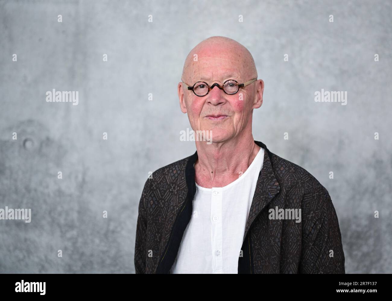 Stuttgart, Deutschland. 15. Juni 2023. Wolfgang Laib, einer der größten Künstler unserer Zeit, ist in seiner Ausstellung „Wolfgang Laib. Der Anfang von etwas anderem' im Kunstmuseum Stuttgart. Kredit: Bernd Weißbrod/dpa/Alamy Live News Stockfoto